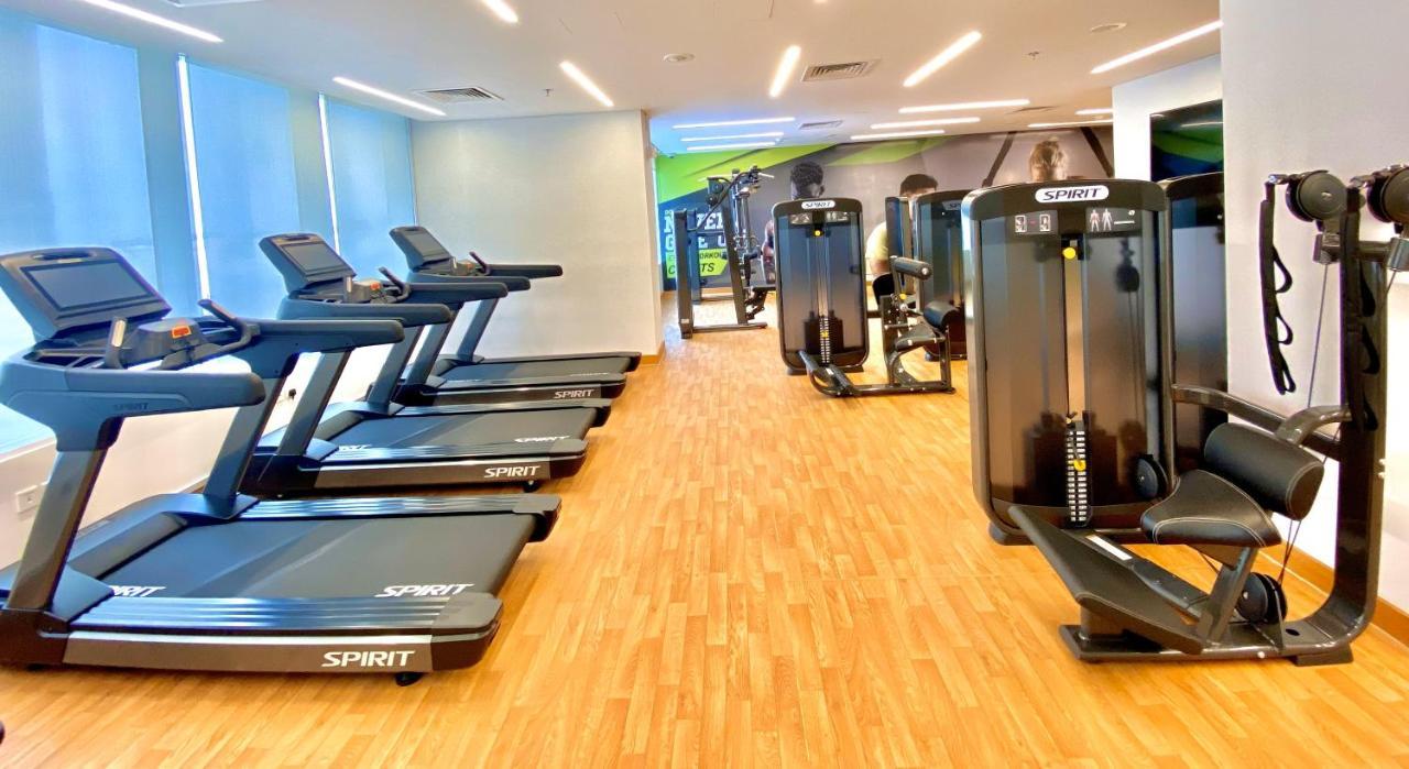 Somerset West Bay Doha Exteriör bild The gym at the hotel