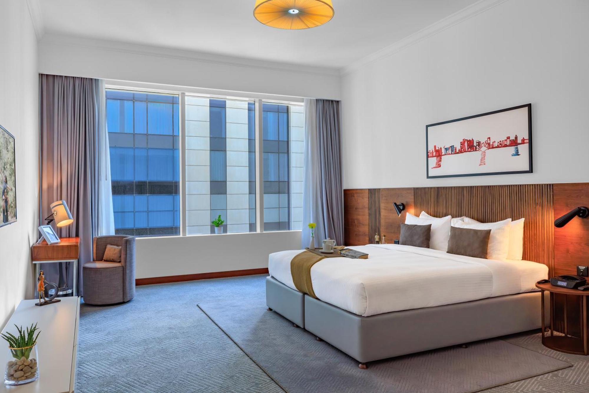 Somerset West Bay Doha Exteriör bild Deluxe Room
