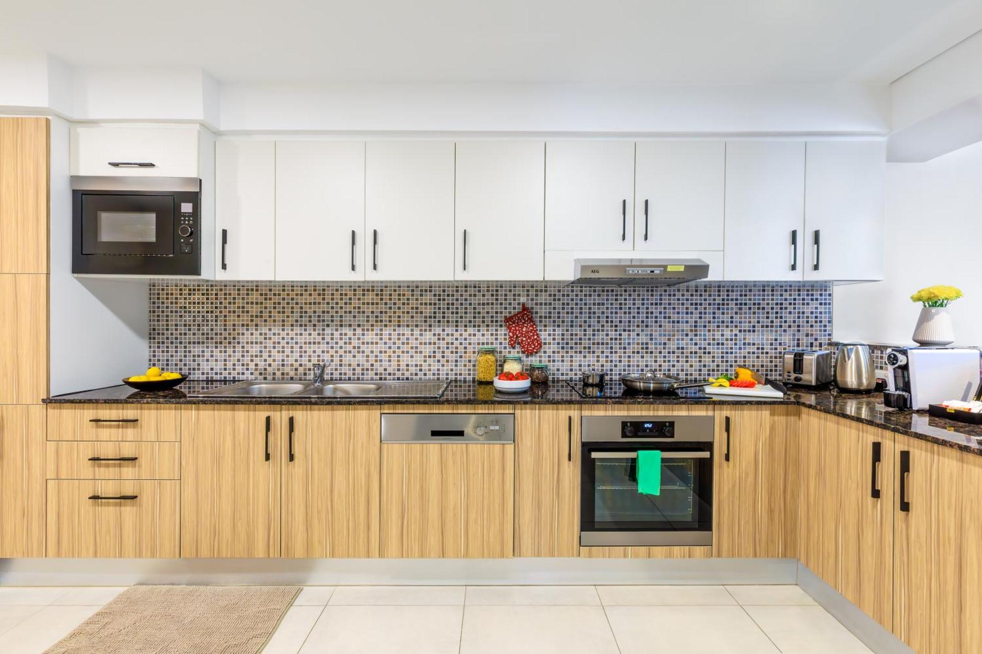 Somerset West Bay Doha Exteriör bild A modern Australian kitchen