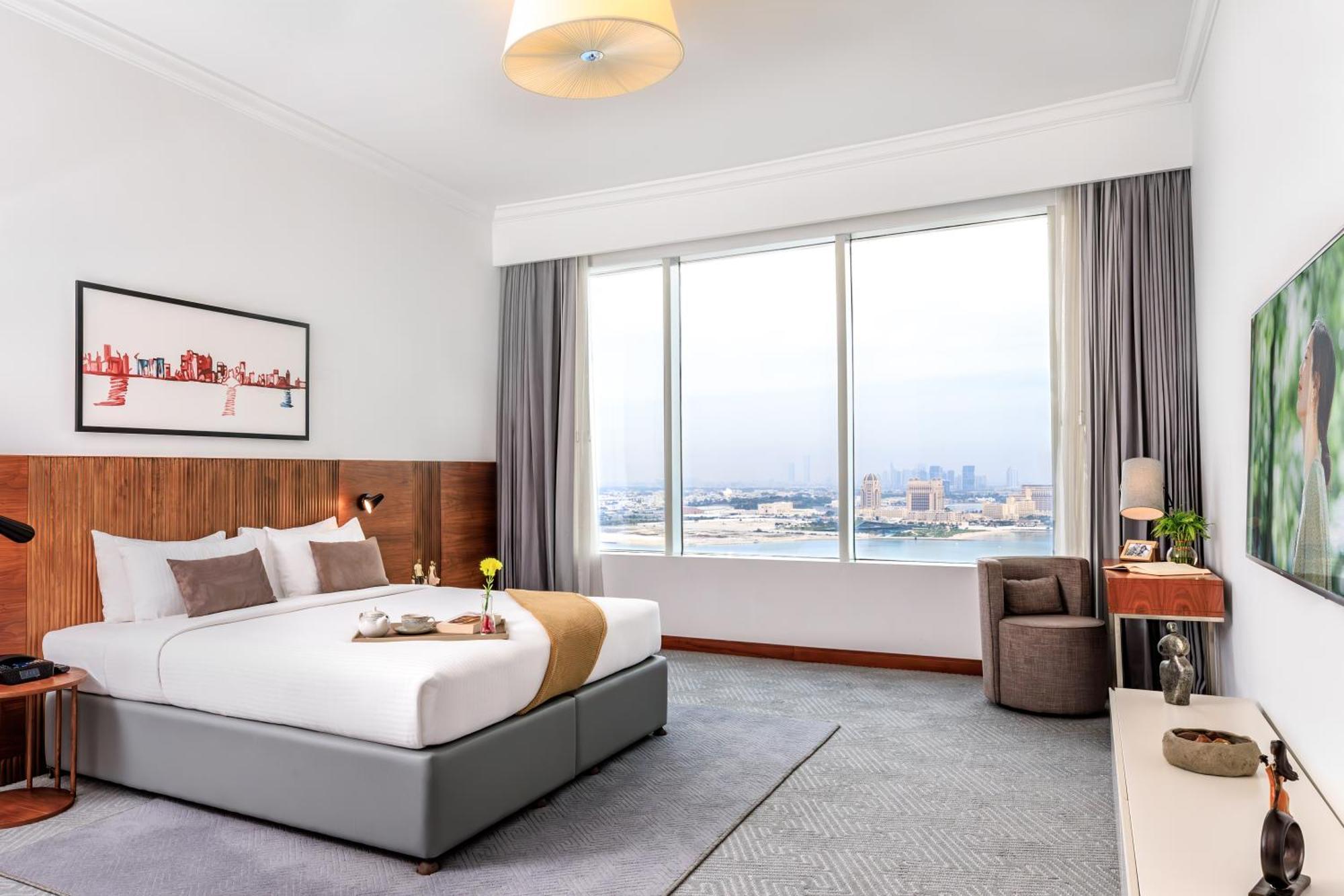 Somerset West Bay Doha Exteriör bild A bedroom at the hotel