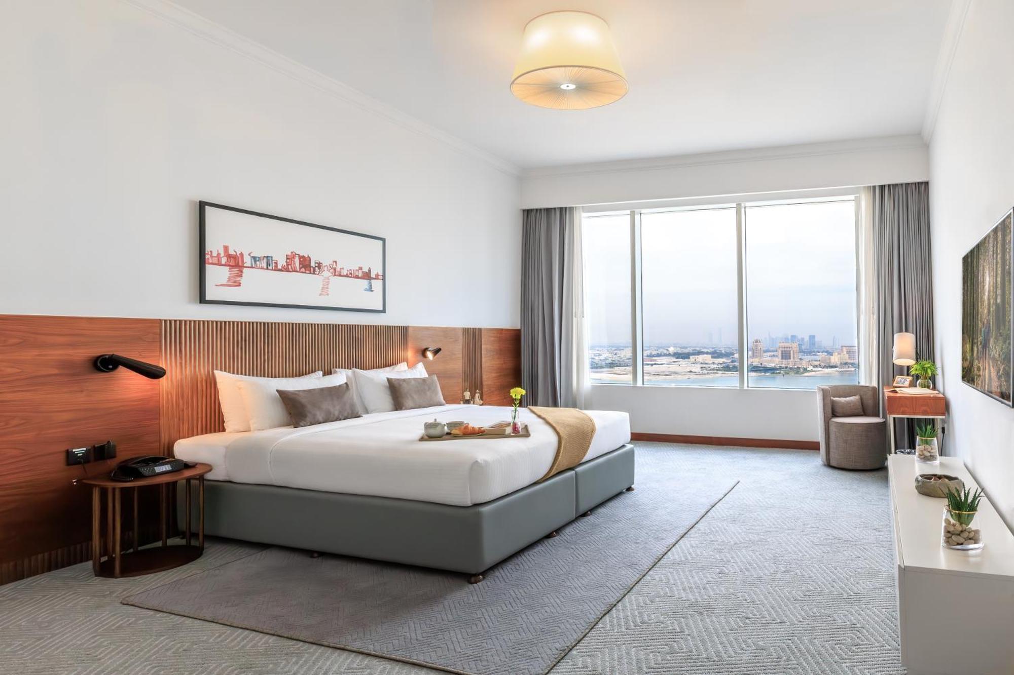 Somerset West Bay Doha Exteriör bild A bedroom at the hotel